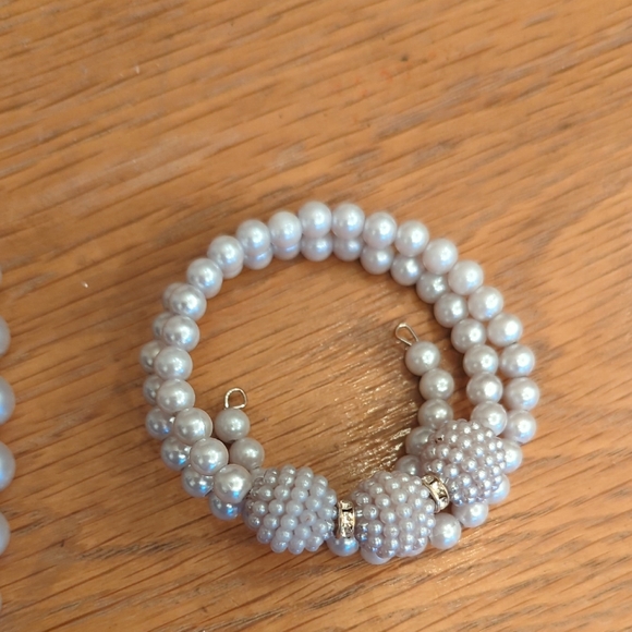 Silver Pearl Necklace and Bracelet Set - Picture 4 of 5